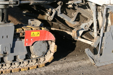 Asphaltfräse beim Abfräsen auf einer Autobahnbaustelle 1