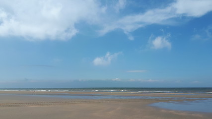 Fototapeta na wymiar beach and sea with blue sky and some clouds