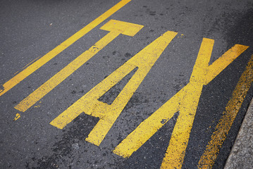 Taxi pavement sign