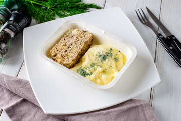 dinners in containers ready to be frozen for later use as quick and easy ready meals