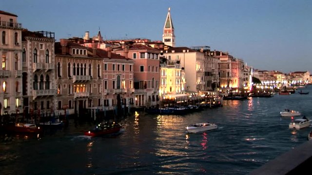 Grand Canal at Dusk-pan-zoom