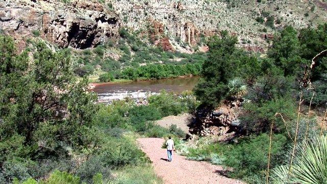 Canyon Hiker-zoom