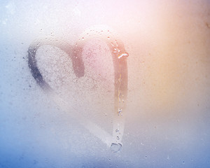 Fototapeta premium Drawing of heart on the misted glass.