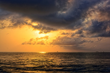 Obraz premium Landscape sea under scenic colorful sky at sunset dawn sunrise.