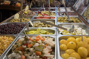 étale de condiments