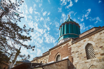 Obraz premium Mevlana tomb and Selimiye mosque at Konya, Turkey known also as mevlana kulliyesi or mevlana turbesi and Selimiye camii