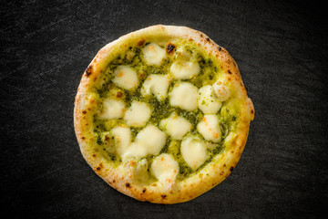 ピッツア　Italian home-made pizza