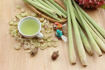 Obraz na płótnie Canvas Lemongrass tea for health with fresh lemongrass
