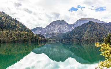 Fototapeta na wymiar Moutain lake Little Ritsa (Riza), Abkhazia, Caucasus mountains 