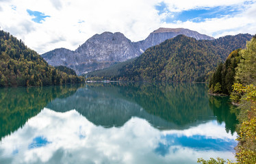 Obraz na płótnie Canvas Moutain lake Ritsa (Riza), Abkhazia, Caucasus mountains