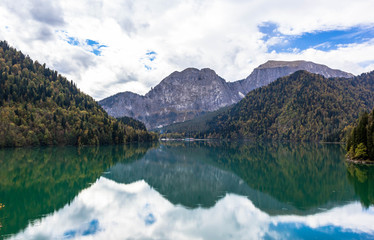 Fototapeta na wymiar Moutain lake Little Ritsa (Riza), Abkhazia, Caucasus mountains 
