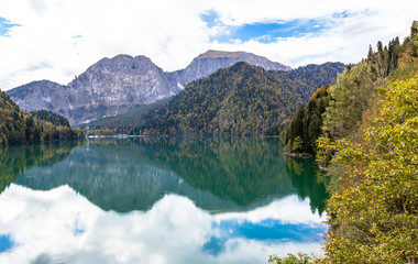 Fototapeta premium Moutain lake Little Ritsa (Riza), Abkhazia, Caucasus mountains 