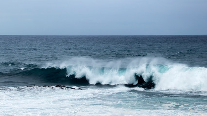 ocean waves breaking