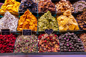 Fruit tea and dried fruit in the Turkish market