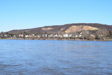 Rheinufer in Bonn, gegenüber Königswinter 02/19