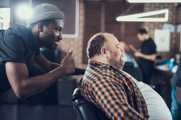 Hairstylist man show thumb up to client