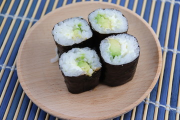 Maki avocat fromage