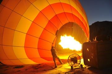 Obraz premium balon-ateş-gökyüzü-gündoğumu-kapadokya