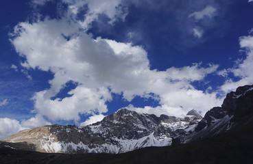 Obraz premium clouds over mountains