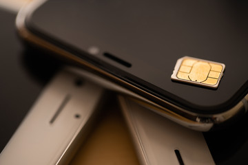 携帯電話とsimカードのイメージ