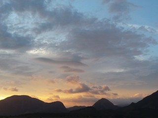 Montanhas ao por-do-sol