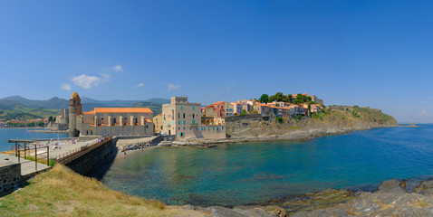 Fototapeta na wymiar Fort Saint Elme erected over Collioure town in France
