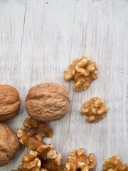 흰색 배경과 호두