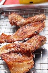 Roasted pork is delicious at street food