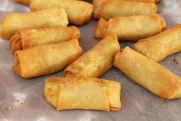 Fototapeta na wymiar fried spring rolls in pan at street food
