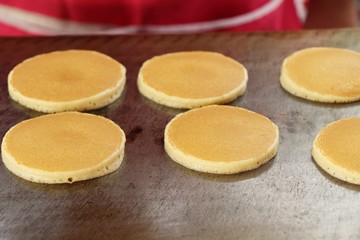 Making pancake is delicious at street food
