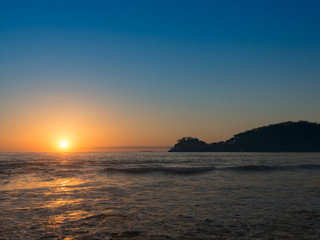Fototapeta na wymiar Beautiful sunrise over beach