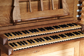 Pipe organ keyboard
