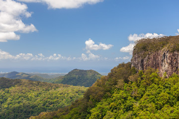 Fototapeta na wymiar Rugged cliffs in Springbrook National Park, Queensland, Australia