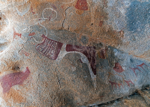Laas Geel cave formations have one the oldest and best preserved rock art in Horn of Africa. Estimated 5000 year old paintings depict cattle, wild animals, humans and domesticated dogs.