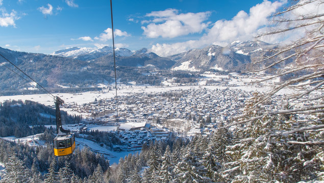 Blicke von der Bergsation der Nebelhornbahn in Oberstdorf im Winter