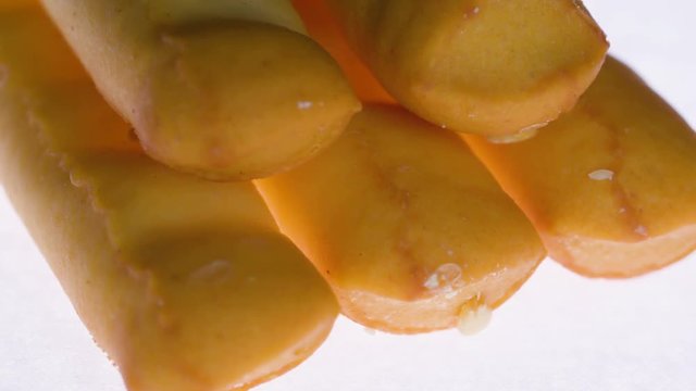 22689_The_tip_of_the_brown_burito_bread_on_a_macro_shot.mov