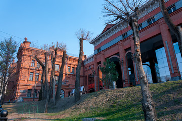 Fototapeta na wymiar Russia, Khabarovsk, May 1, 2018: the building of the Khabarovsk Regional Museum. N.I. Grodekova