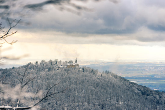 Burg Kirchheim Teck im winter von Breitenstein aus. Schnee, sonnenuntergang