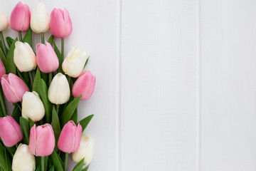 Bonita composición de tulipanes para bodas 