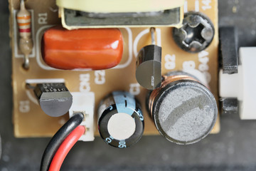 Electronic board with electronic components