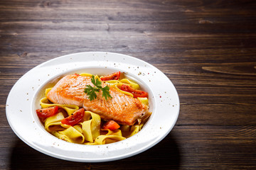 Pasta with grilled salmon and vegetables