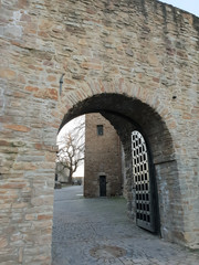 Fototapeta na wymiar Eingang zum Schloss Broich in Mülheim an der Ruhr