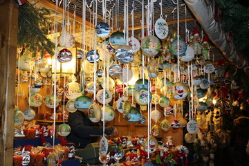 Naklejka premium Christmas craft balls, coloured gifts