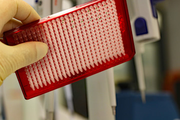 Reaktionsplatte zur Laborarbeit