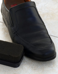 Painted black leather shoes, shoe polishing sponge, shoes polish,