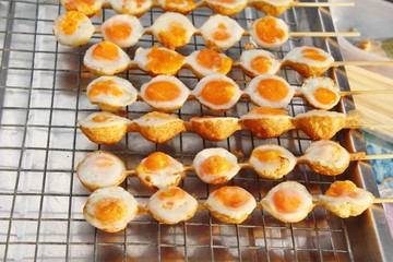 Grilled eggs is delicious in street food