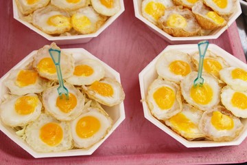 Grilled eggs is delicious in street food