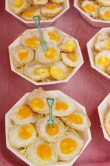 Grilled eggs is delicious in street food