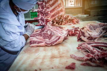 butcher that cuts fresh beef in meat industry