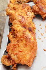 Fried chicken is delicious in street food